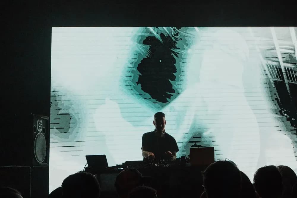 Слайд из фотографий школы Pioneer DJ School