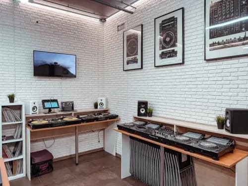 Фото Pioneer DJ School