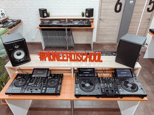 Фото Pioneer DJ School