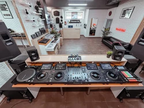 Фото Pioneer DJ School